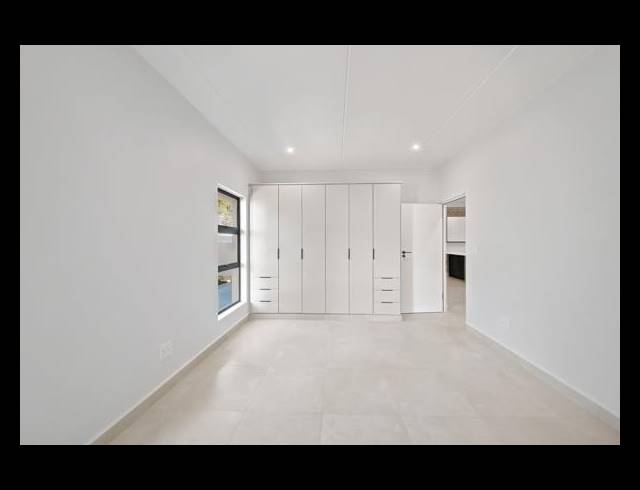 3 BEDROOM APARTMENT FOR SALE IN BRYANSTON